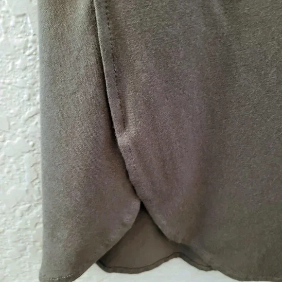 Crosby Olive Green Center Seam Short Sleeve Chiffon Trimmed V-Neck Top - Size L - Picture 3 of 6